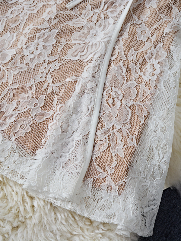 Rochie din poliester cu imprimeu floral, mâneci lungi, guler deschis parțial, lungime obișnuită