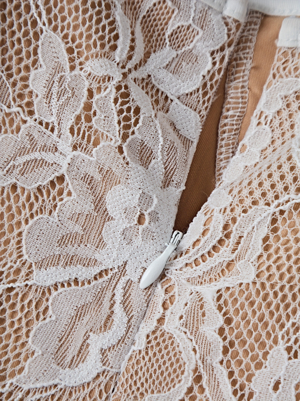 Rochie din poliester cu imprimeu floral, mâneci lungi, guler deschis parțial, lungime obișnuită