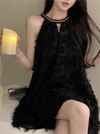 Φόρεμα χωρίς μανίκια με halter λαιμό, διακοσμητικά ραφές με φούντες και αλυσίδες, στυλ Yao Shun, ύφασμα PVC, άνοιξη 2025