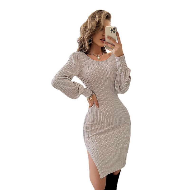 Rochie cu mâneci lungi, manșă bufantă, decolteu în formă de U, amestec bumbac-poliester, croială strânsă