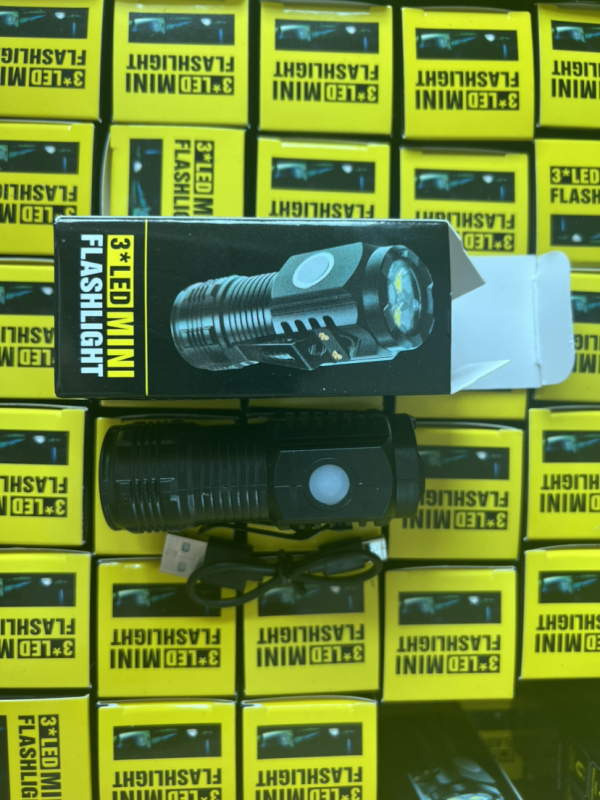 Three-eyed Monster lanterna – ručni pogon, 2000mAh, 3.7V, LED + žarulja, trajanje rada 2 sata, domet 100–200 m