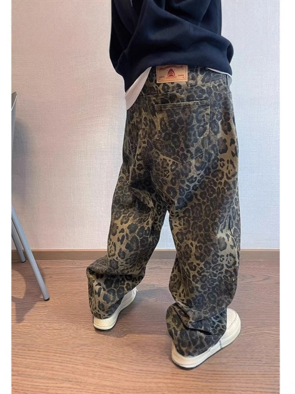 Uniszex hip-hop nadrág leopard mintával, egyenes szabású, magas derék, cipzáras zárás, denim pamut 30%