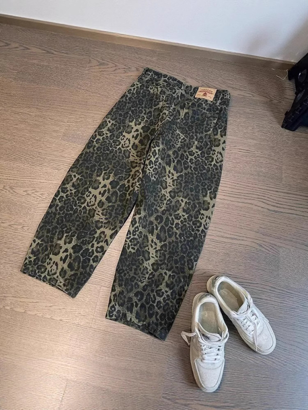 Uniszex hip-hop nadrág leopard mintával, egyenes szabású, magas derék, cipzáras zárás, denim pamut 30%