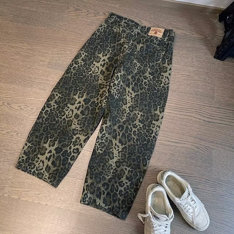Uniszex hip-hop nadrág leopard mintával, egyenes szabású, magas derék, cipzáras zárás, denim pamut 30%