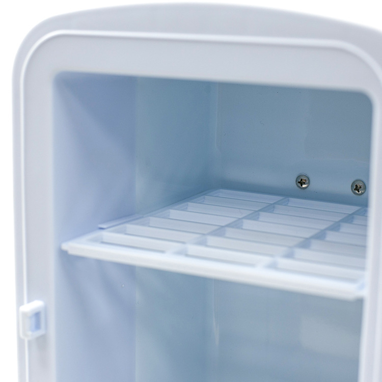 Полупроводников хладилник за автомобил и дом; обем до 5 л; мощност 40W; напрежение 100–204V; двойно приложение за кола и дом