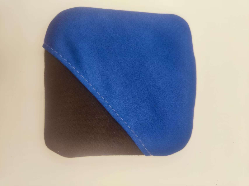 Микрофибърна кърпа за почистване – комплект от три кърпи за компютри, таблети, смартфони и централния сензорен екран на автомобил.