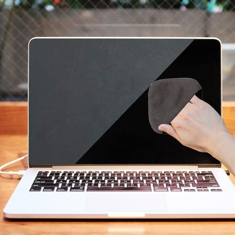 Микрофибърна кърпа за почистване – комплект от три кърпи за компютри, таблети, смартфони и централния сензорен екран на автомобил.