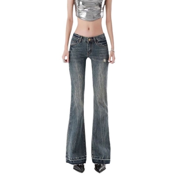 Jeansi din bumbac cu broderie pe litere, talie joasă, croială mulată, ușor evazate, lungime până la podea