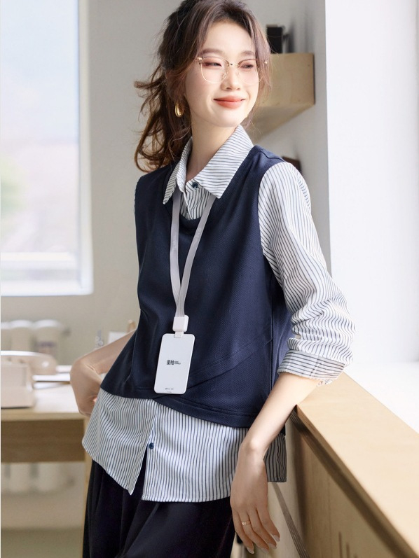 Csíkos kötött ing hátul hasítékkal, hosszú ujjú, galléros, poliészter keverék, 2025 tavasz