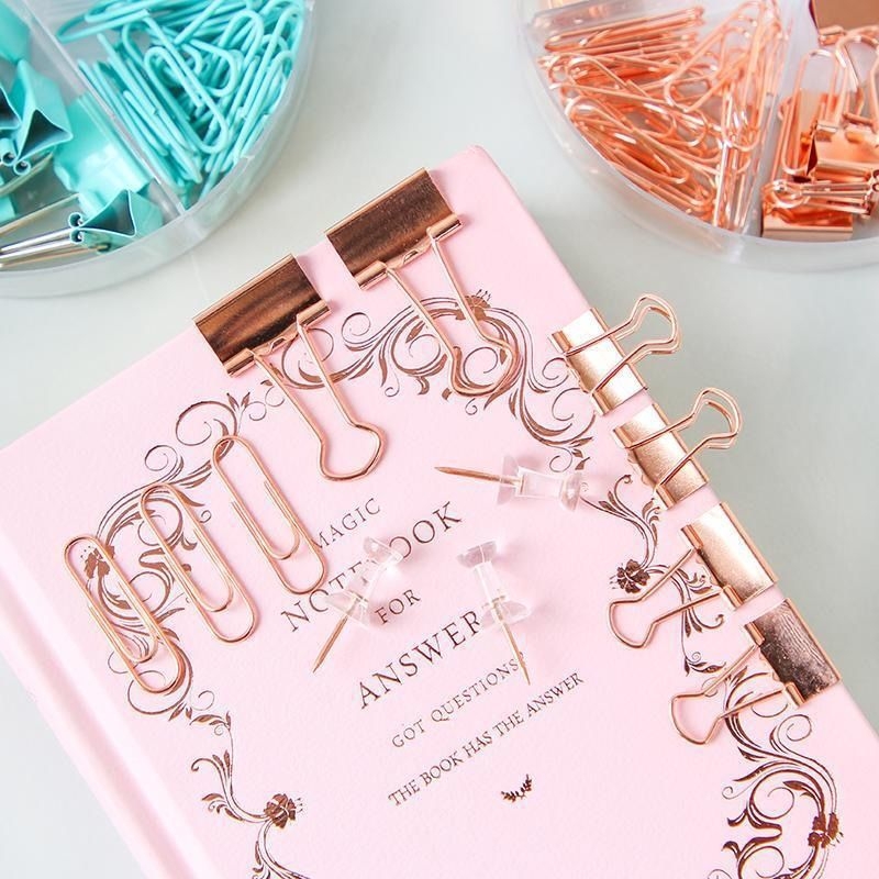 Многофункционален комплект клипове за офис и учене: клипсове за хартия, клипове с дълга дръжка, I‑образни клипове и dovetail клипове; метален модел D101, опаковка в кутия