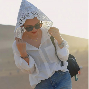 Риза с дантелен прорез и качулка, полиестер, микроеластичност, лято 2024, дамски модел, стил светска дама