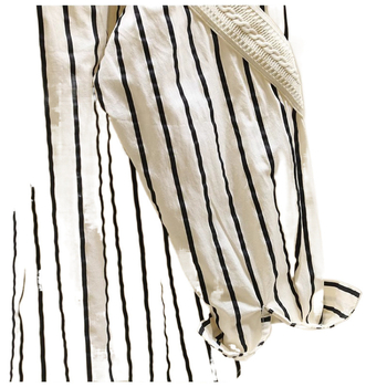 Памучна дамска риза, свободна кройка, поло яка, дълги ръкави с изпаднали рамене, копчета по предната планка