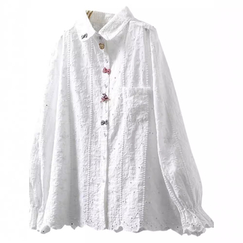 Sieviešu kokvilnas džakarda krekliņš - brīvs siluets, garas piedurknes, apkakle ar reveru, izšūšana