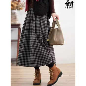 Φούστα Α-γραμμής με καρό, κοντή, τεχνική κολλάζ/σπλάισ, ακρυλικό ύφασμα, 30–50% ίνες κυτταρίνης αναγεννημένες