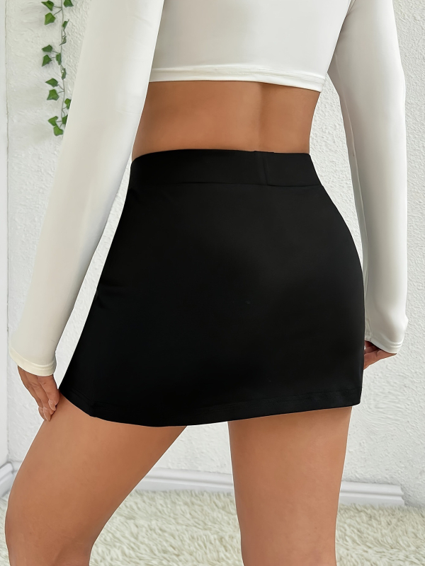 Haljina visokog struka, mini duljina, PVC tkanina, proljeće 2025, ravni kroj