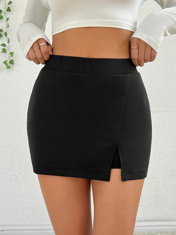 Haljina visokog struka, mini duljina, PVC tkanina, proljeće 2025, ravni kroj