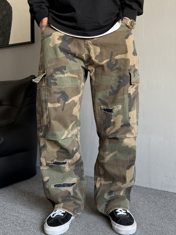 Унисекс камуфлажни cargo панталони с патчворк и разкъсани детайли, прави крачоли, памучна смес
