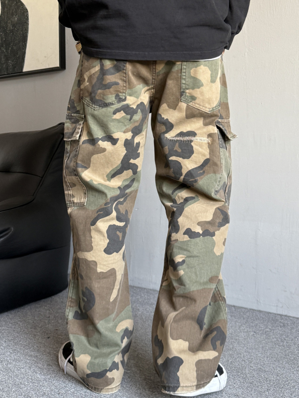 Унисекс камуфлажни cargo панталони с патчворк и разкъсани детайли, прави крачоли, памучна смес