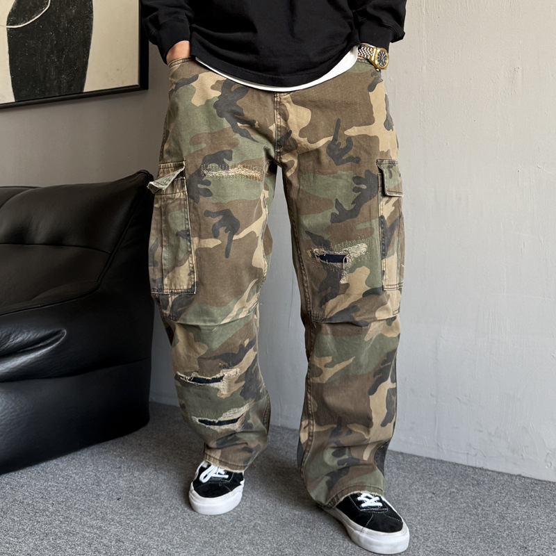 Унисекс камуфлажни cargo панталони с патчворк и разкъсани детайли, прави крачоли, памучна смес