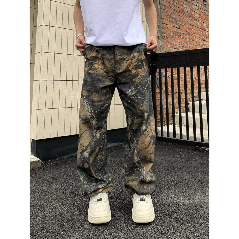 Jeans din bumbac 85%, croi drept, talie medie, fermoar, imprimeu camuflaj cu frunze