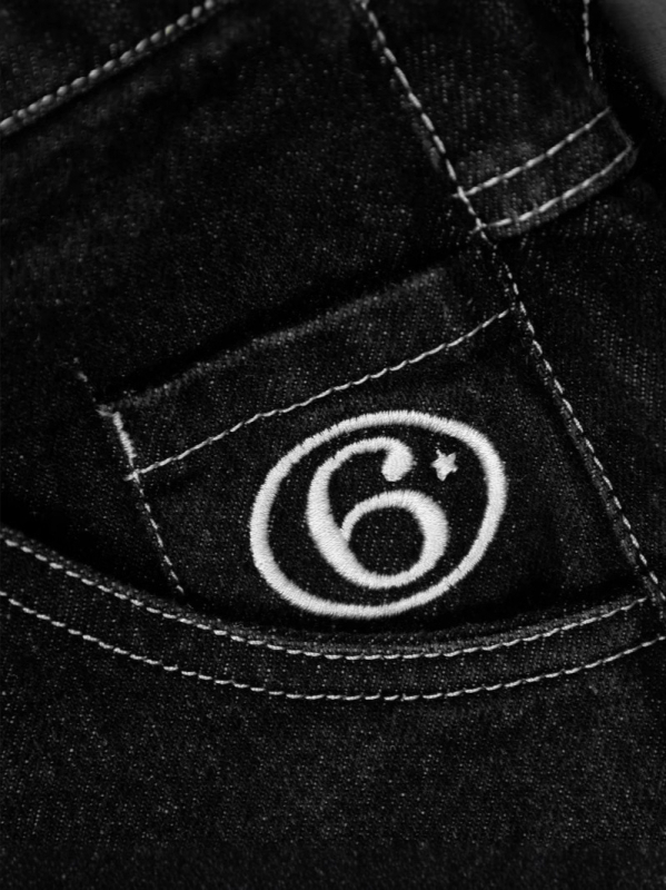 Τζιν με κέντημα, μεσαίας μέσης, ίσια γραμμή, ντένιμ ύφασμα με 70% βαμβάκι, φερμουάρ, κατάλληλο για τέσσερις εποχές