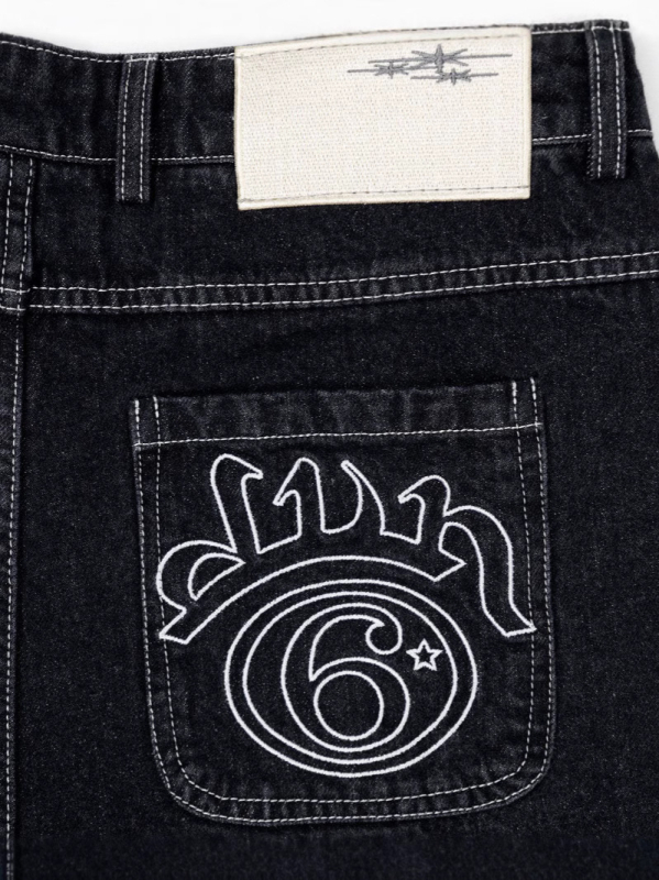 Τζιν με κέντημα, μεσαίας μέσης, ίσια γραμμή, ντένιμ ύφασμα με 70% βαμβάκι, φερμουάρ, κατάλληλο για τέσσερις εποχές