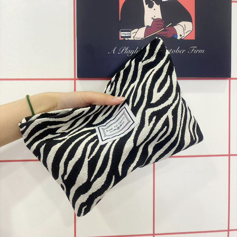 Kosmētikas soma ar leoparda rakstu, kokvilnas ārējā daļa un nevilnas odere, paredzēta mājas uzglabāšanai sievietēm