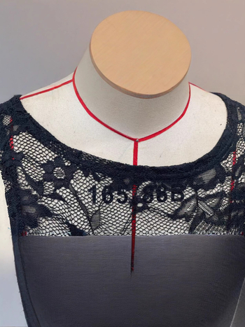 Δαντελένιο τοπ για γυναίκες – κομψός στυλ, στενή γραμμή, κοντό μήκος, πολυεστέρας 95%+, αποσπώμενες τιράντες