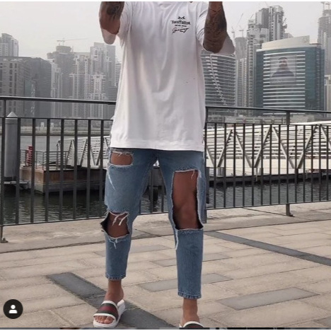 Ανδρικά τζιν με φθορές, ίσια γραμμή, φερμουάρ, μεσαία μέση, ραφές αντίθεσης