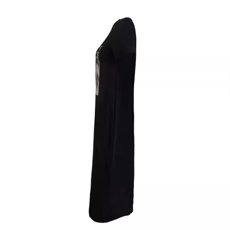 Rochie lungă cu imprimeu litere, din Milk Silk, guler rotund, mâneci scurte, talie lejeră