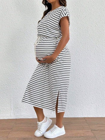 Σετ μητρότητας: τοπ με μπατ μανίκια και στρογγυλό γιακά, χαλαρή γραμμή με κορδόνι, φούστα με σκίσιμο σε ριγέ σχέδιο, πολυεστερικό ύφασμα, μεσαίου μήκους.