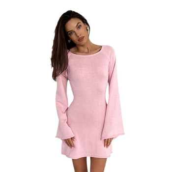 Φόρεμα σε ώμους εκτεθειμένους από ψεύτικο δέρμα, κοντό με μακριά μανίκια και PVC λεπτομέρεια