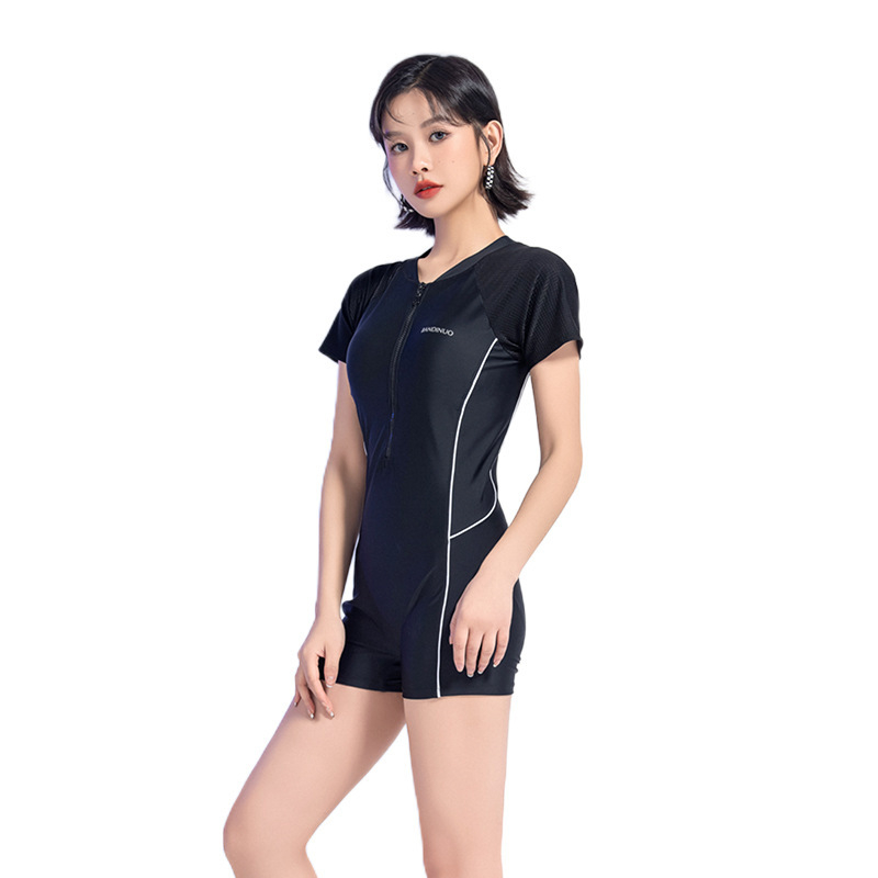 Γυναικείο ολόσωμο μαγιό με επένδυση στήθους, νάιλον 82%, φόδρα πολυεστερικό 95%, βάρος υφάσματος 200 g/m², κοντά μανίκια