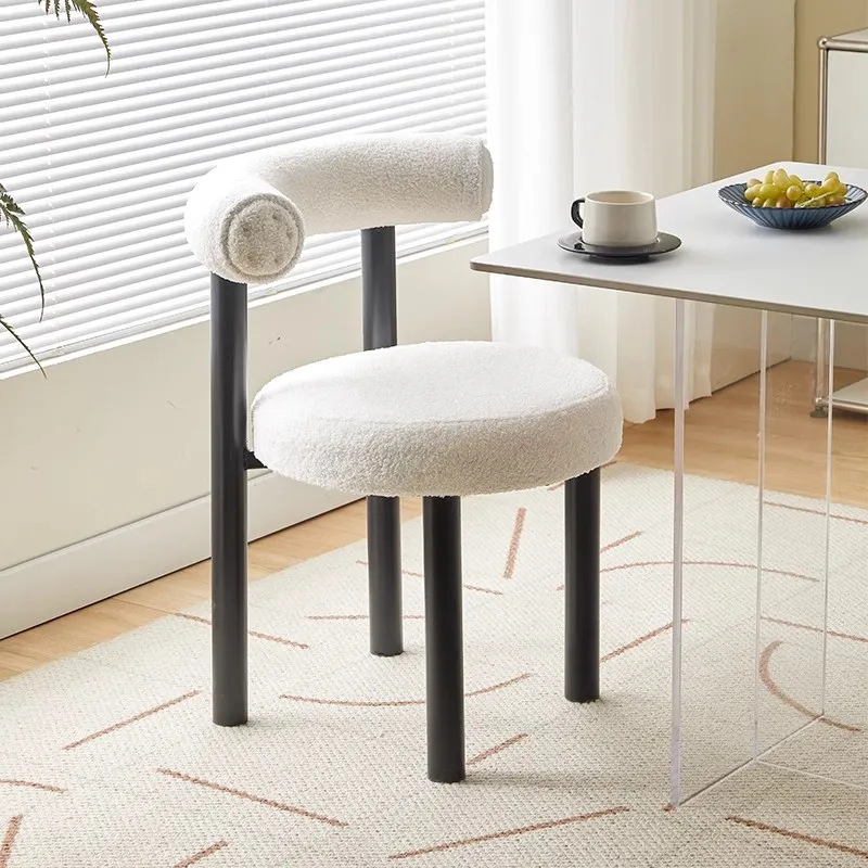 Стол за грим с метална основа, тапициран с агнешка вълна, модерен минималистичен стил, подходящ за спалня