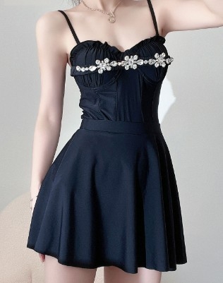 Ολόσωμο μαγιό με φλοράλ εκτύπωση, χωρίς πλάτη, με υψηλή ελαστικότητα, γρήγορο στέγνωμα, με επένδυση στήθους και μεταλλική ενίσχυση