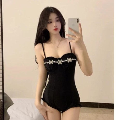 Ολόσωμο μαγιό με φλοράλ εκτύπωση, χωρίς πλάτη, με υψηλή ελαστικότητα, γρήγορο στέγνωμα, με επένδυση στήθους και μεταλλική ενίσχυση