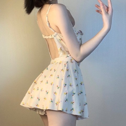 Ολόσωμο μαγιό με φλοράλ εκτύπωση, χωρίς πλάτη, με υψηλή ελαστικότητα, γρήγορο στέγνωμα, με επένδυση στήθους και μεταλλική ενίσχυση