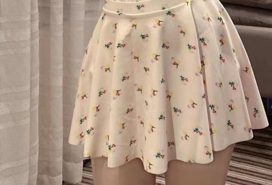 Ολόσωμο μαγιό με φλοράλ εκτύπωση, χωρίς πλάτη, με υψηλή ελαστικότητα, γρήγορο στέγνωμα, με επένδυση στήθους και μεταλλική ενίσχυση