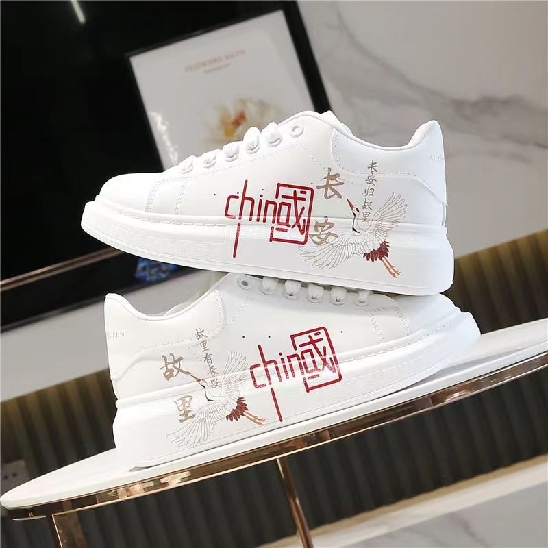 Universālas ikdienas skates kurpes ar mikrošķiedras augšpusi, gumijas zole, apaļa purns, vienkāršs vienkrāsains dizains, papēža augstums 3–5 cm, vasara pavasaris rudens