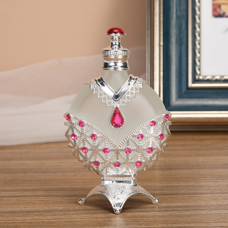 Парфюмна бутилка от стъкло и метал, изработена чрез духано формоване, без марка, без лицензиран частен етикет