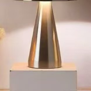 LED светлина под формата на гиря (скандинавски стил, метален корпус) с нощно и амбиентно осветление, до 36V, CE сертифицирана