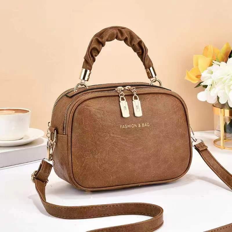 PU crossbody torba, gradski stil, veliki kapacitet, vodoravni kvadratni oblik, zatvarač, unutarnji džep za mobitel, unutarnji pretinci