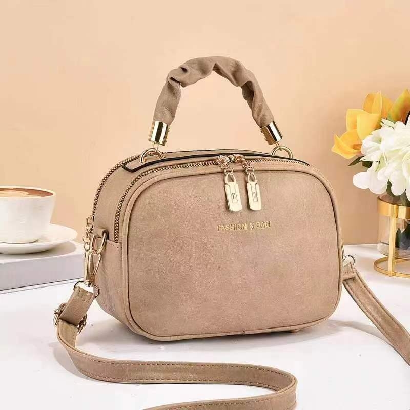 PU crossbody torba, gradski stil, veliki kapacitet, vodoravni kvadratni oblik, zatvarač, unutarnji džep za mobitel, unutarnji pretinci