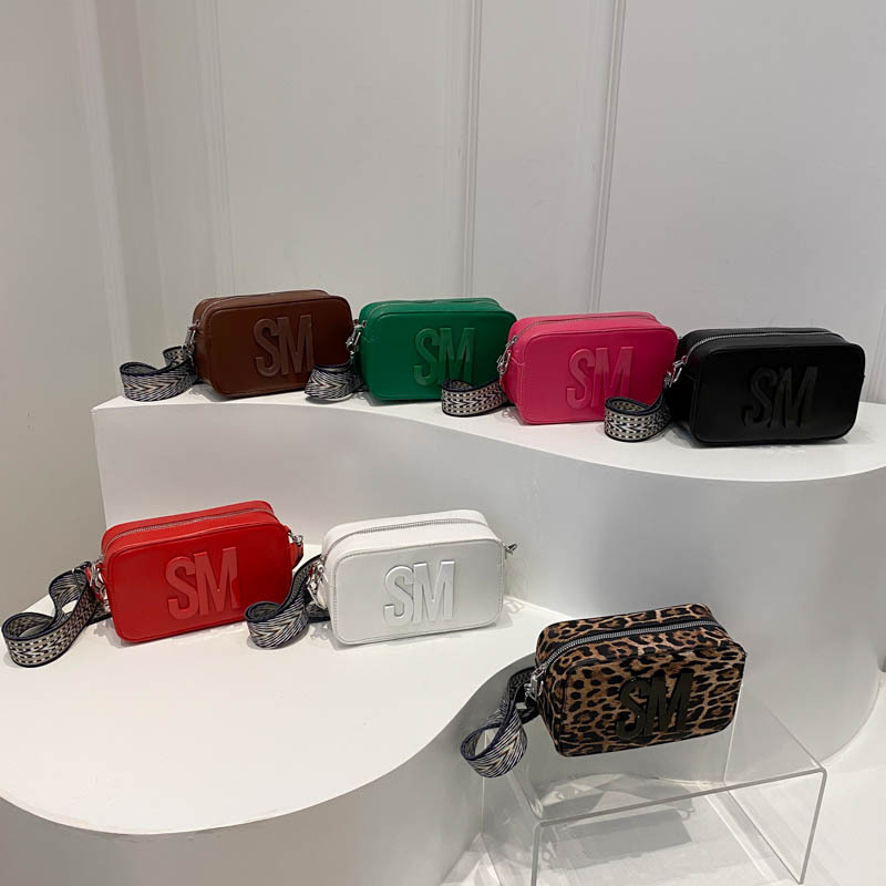 Ženska PU crossbody torbica, vodoravni kvadratni oblik, zatvaranje na zip, poliester podstava, džep za mobitel