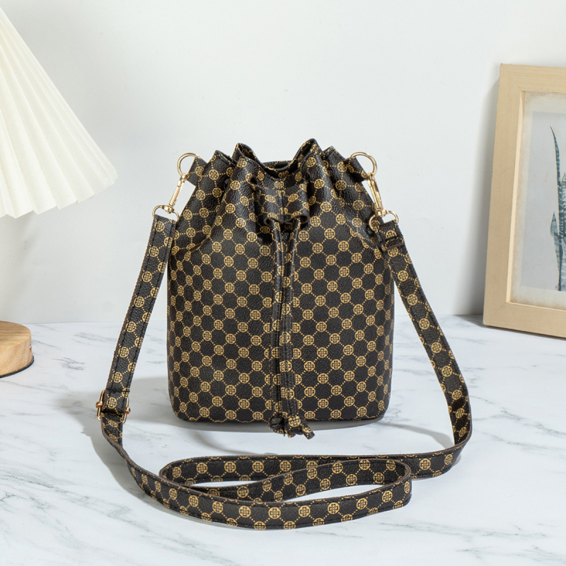 Bucket torba s šnuralom; PU materijal; ovalni oblik; svjež i sladak stil; unutarnji džepovi za telefon i identifikacijsku karticu