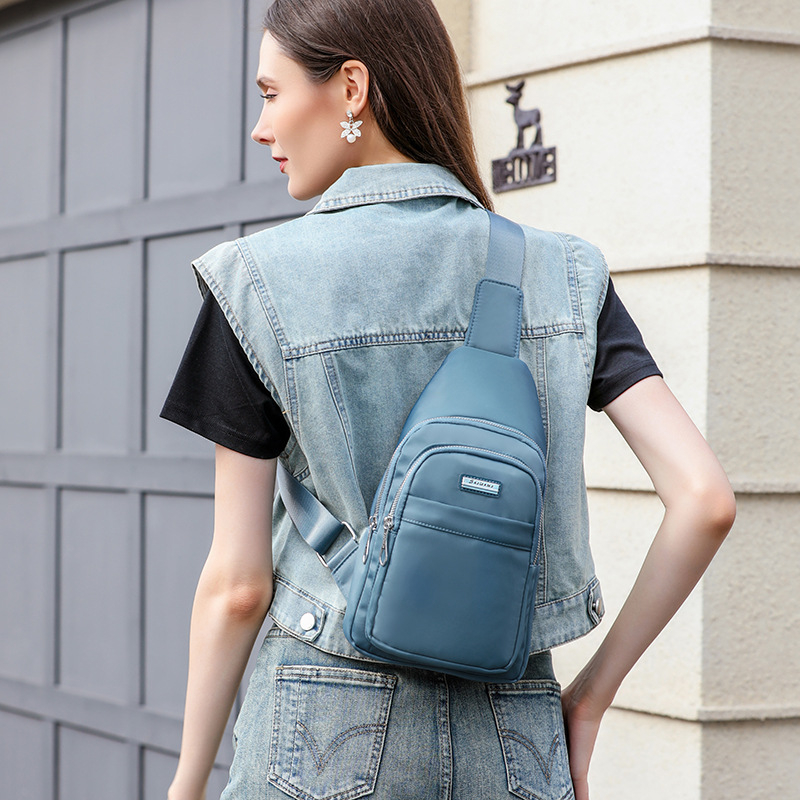 Ūdensizturīga neilona krūšu soma un plecu soma — rāvējslēdzēja atvērums, poliestera oderējums, iekšējā slēgtā kabata ar rāvējslēdzēju