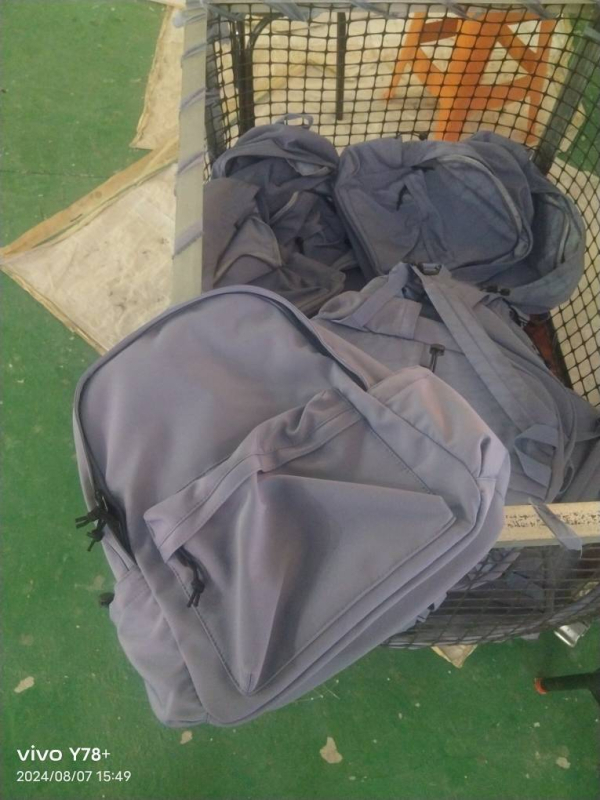 Unisex mugursoma, ultralieka, 20–35 L tilpums, poliestera materiāls, piemērota 15 collu klēpjdatoram, ergonomisks muguras panelis