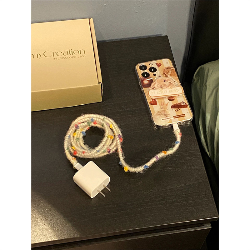 Защитен кабелен калъф за USB кабел – ръчно изработен плюшен дизайн от вълнени топчета, зимна атмосфера, съвместим с iPhone, Android и Type-C кабели