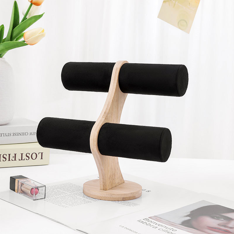 Koka apaļš divlīmeņu juvelierizstrādājumu displejs ar velūra pārklājumu un PU ādas akcentiem