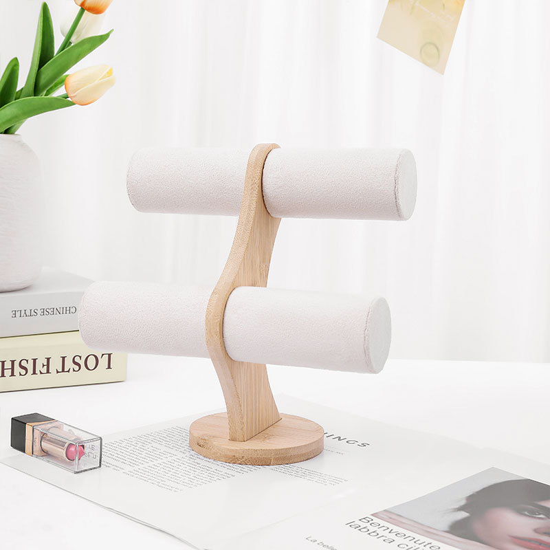 Koka apaļš divlīmeņu juvelierizstrādājumu displejs ar velūra pārklājumu un PU ādas akcentiem